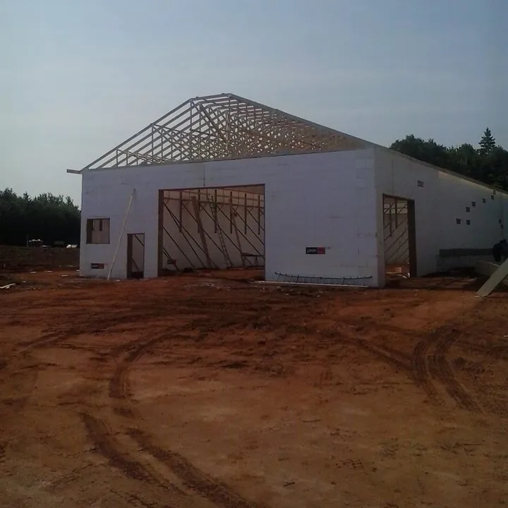 The Blue Bay barn during the build